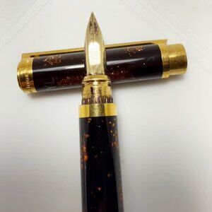 S.T. Dupont Classique Fountain Pen 18K Gold Nib Laque de Chine Gold Dust